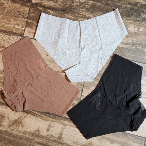 NWT Victoria's Secret Bundle: 3 Hiphuggers (Size XL) - Picture 4 of 5